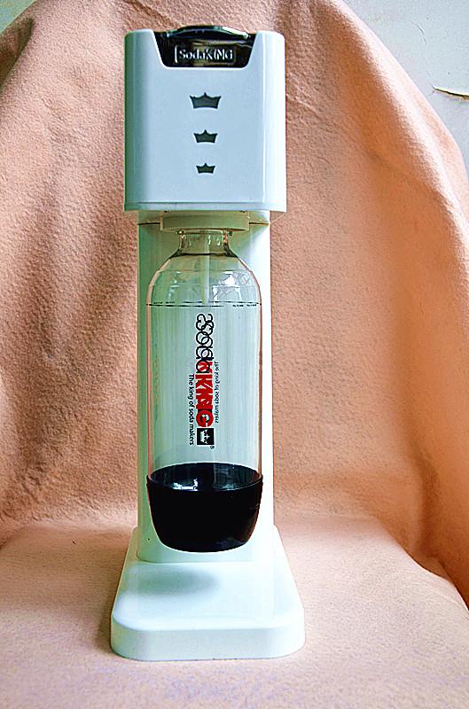 Cuisinart Sparkling Beverage Maker Carbonation System / portable soda maker
